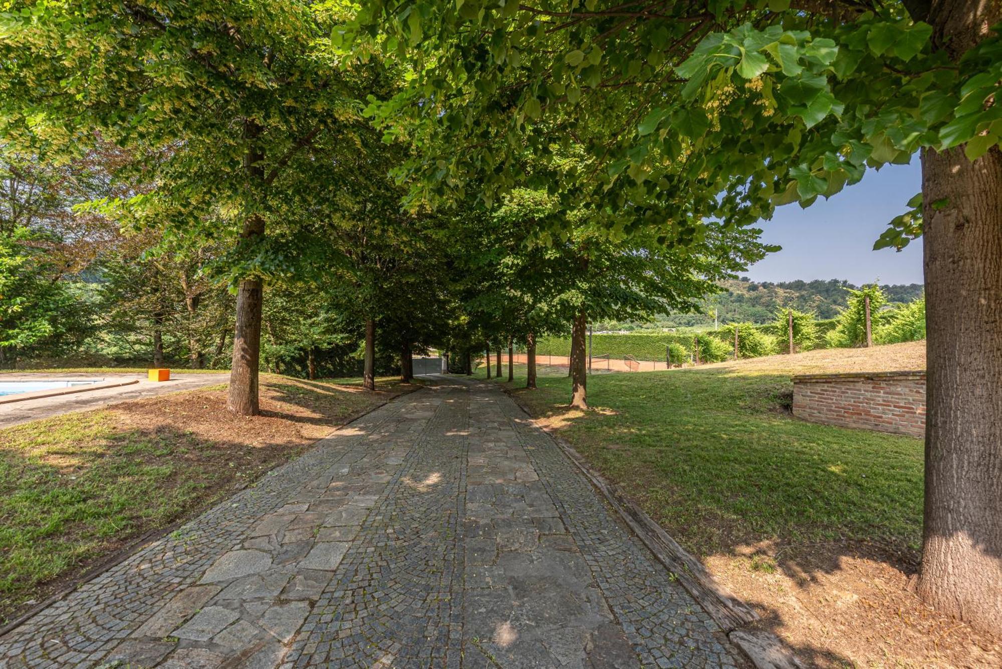 Villa Cornelia , Entire Villa With Private Pool Corneliano d'Alba Exterior photo